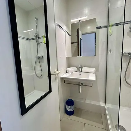 Moderne, 2 Couchages, Climatise Avec Parking A Loubet - Fr-1-252a-19 * Villeneuve-Loubet