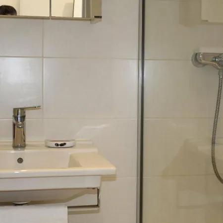 Moderne, 2 Couchages, Climatise Avec Parking A Loubet - Fr-1-252a-19 * Villeneuve-Loubet