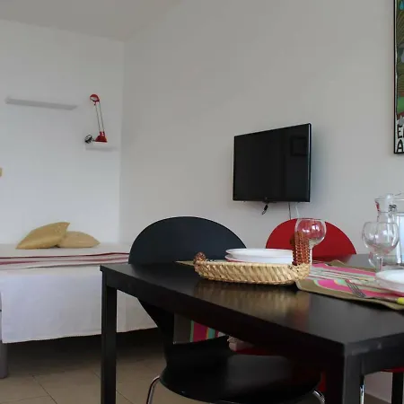Apartment Moderne, 2 Couchages, Climatise Avec Parking A Loubet - Fr-1-252a-19